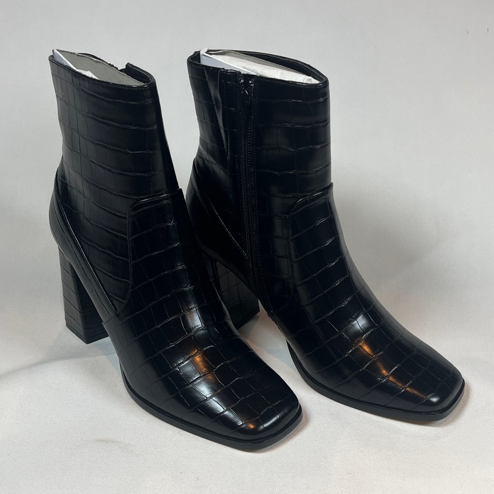 Lisa Vicky Craze Faux Leather Croc Embossed Square Toe Ankle Boot Black 7.5 NIB
